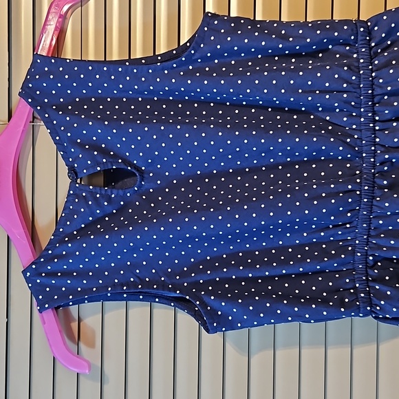 AS NEW 8-9yr Blue polkadot girls dress fully lined cool synthetic flowing fabric - Picture 9 of 10